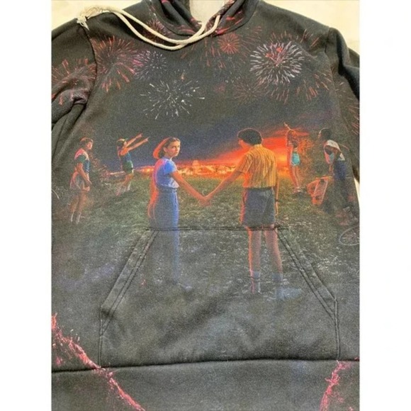 Stranger Things 3 Fireworks Graphic Print Pullover Hoodie Sweatshirt Unisex Sz M - Picture 3 of 11
